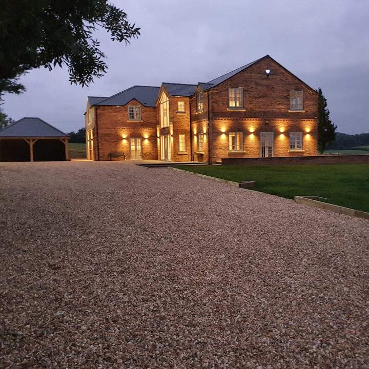 Carica immagine nel visualizzatore galleria, Driveway Gravel driveway grid with stones in for gravel stabilisation
